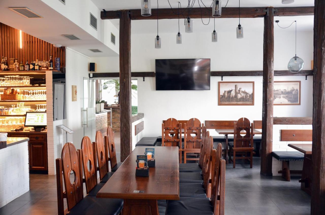 Hotel Rose Breclav Ngoại thất bức ảnh