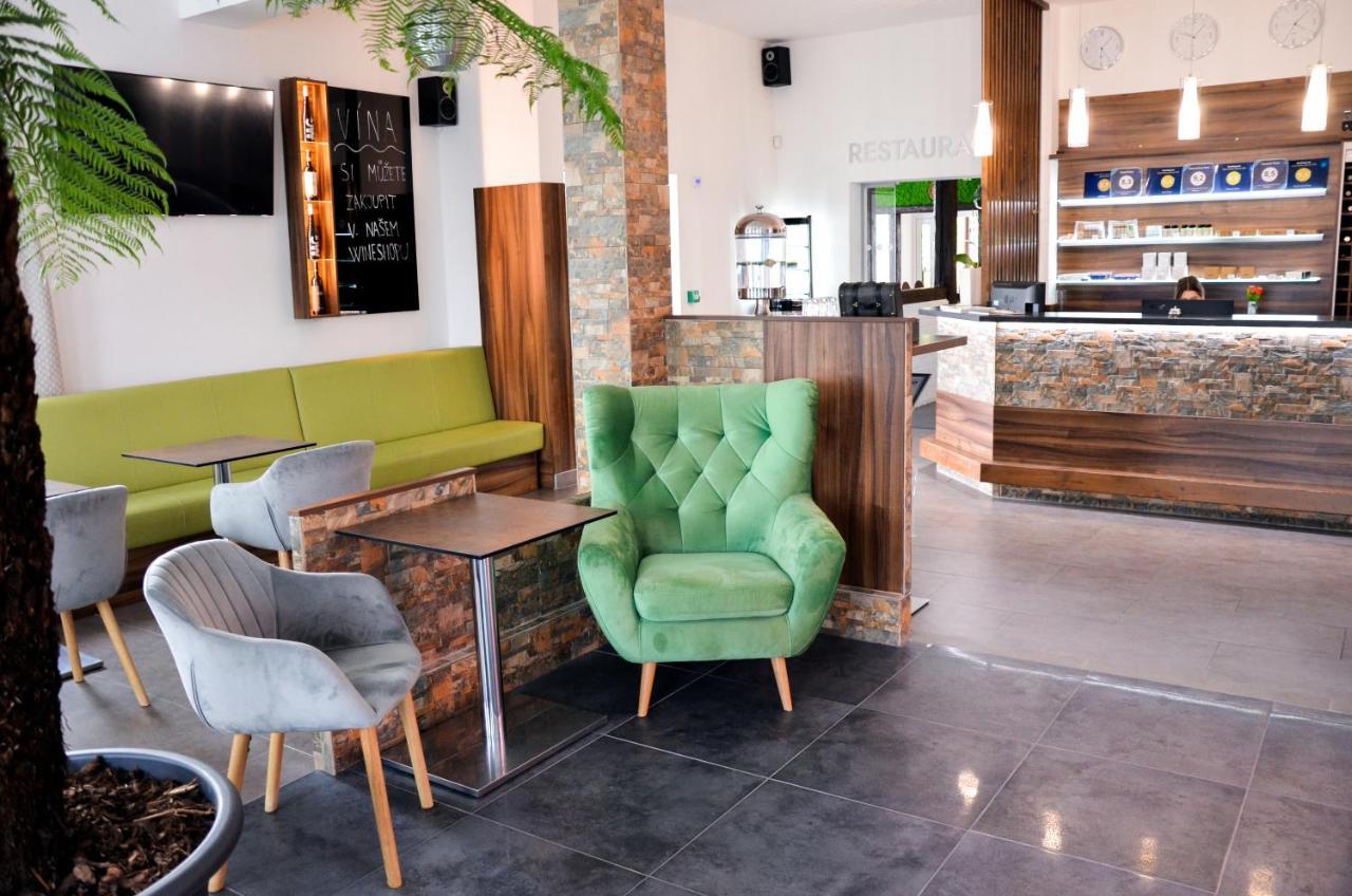 Hotel Rose Breclav Ngoại thất bức ảnh