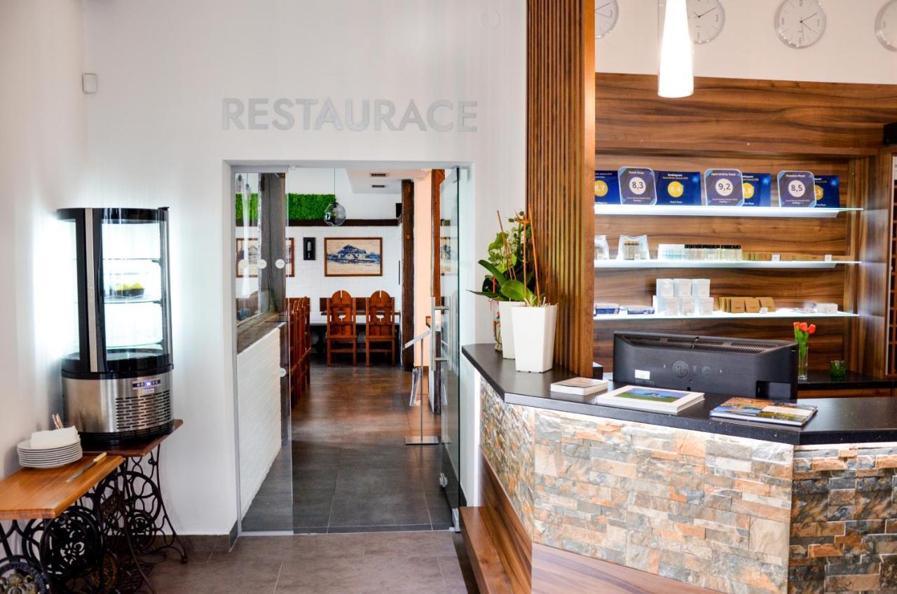 Hotel Rose Breclav Ngoại thất bức ảnh