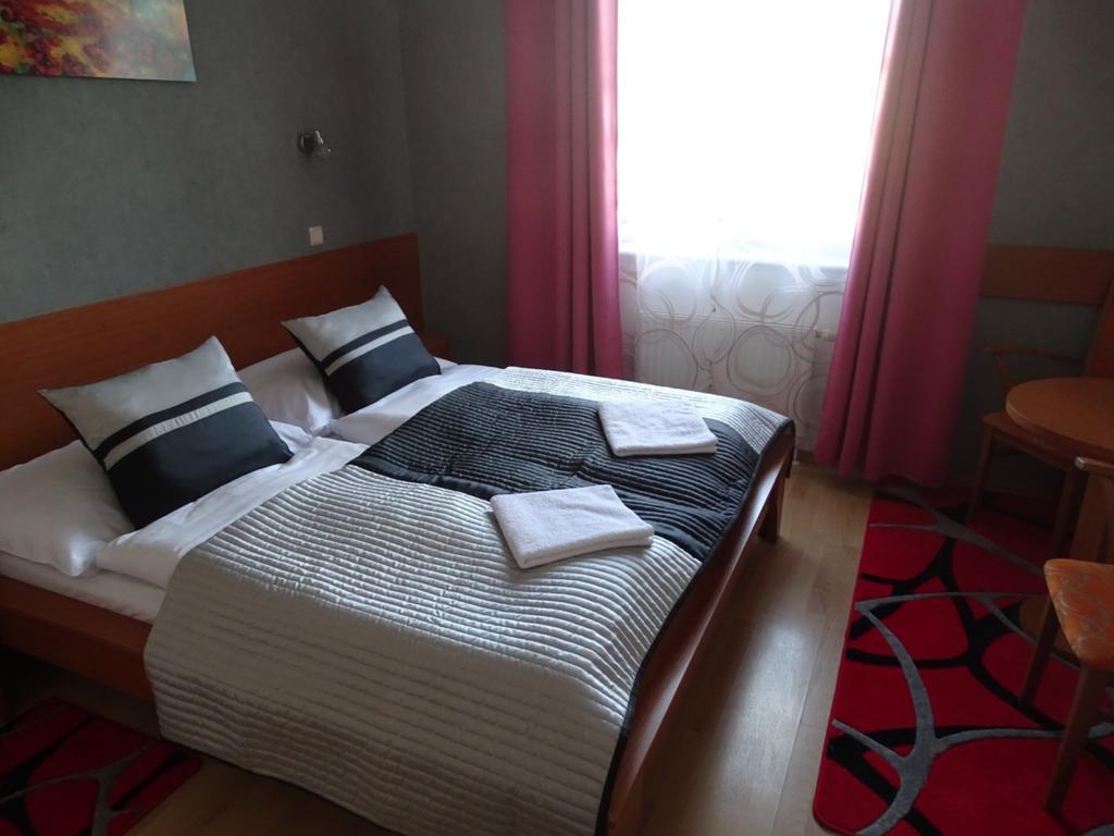 Hotel Rose Breclav Ngoại thất bức ảnh