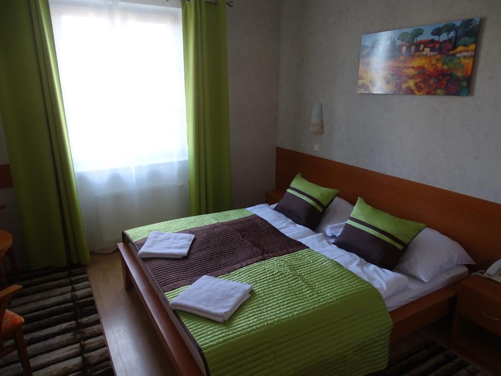 Hotel Rose Breclav Ngoại thất bức ảnh