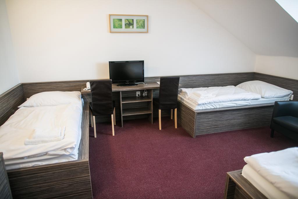 Hotel Rose Breclav Ngoại thất bức ảnh