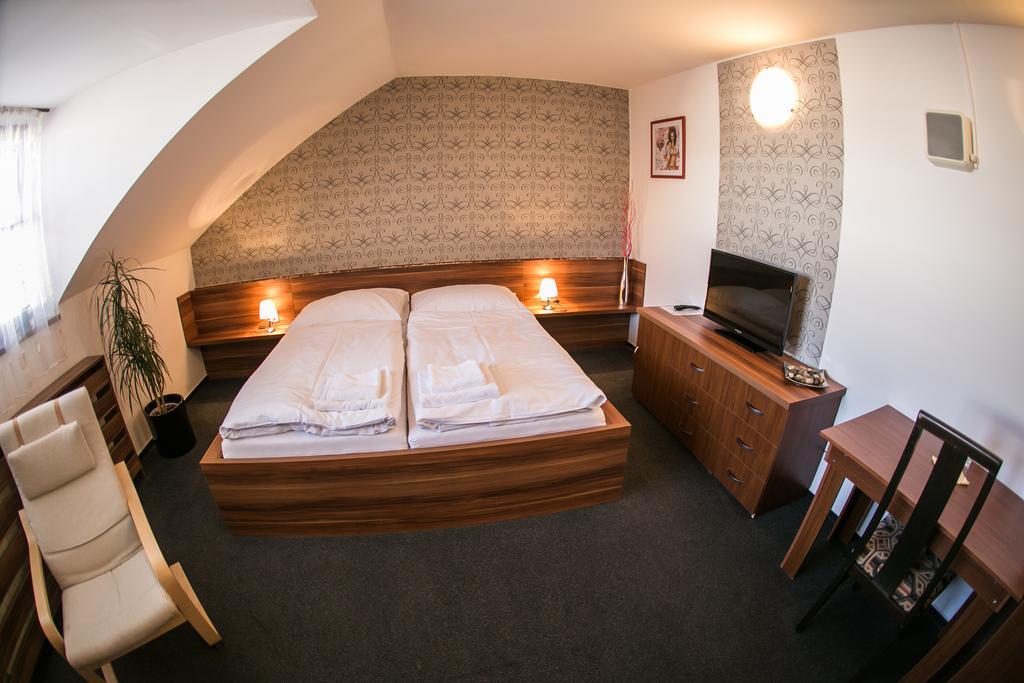 Hotel Rose Breclav Ngoại thất bức ảnh