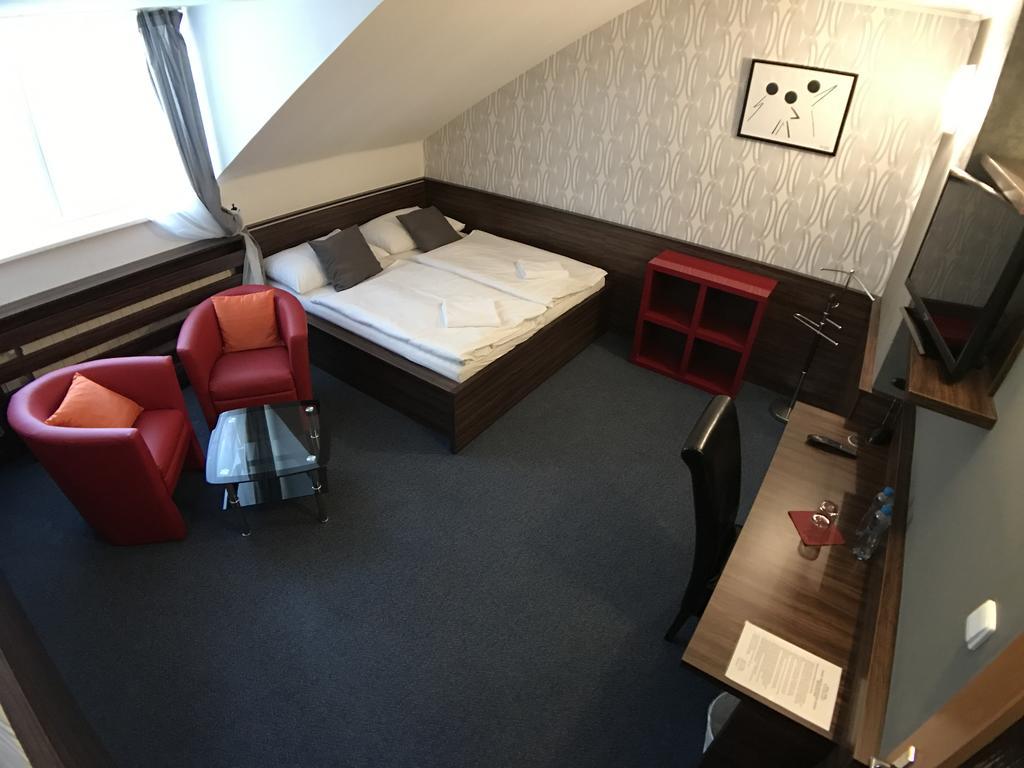 Hotel Rose Breclav Ngoại thất bức ảnh
