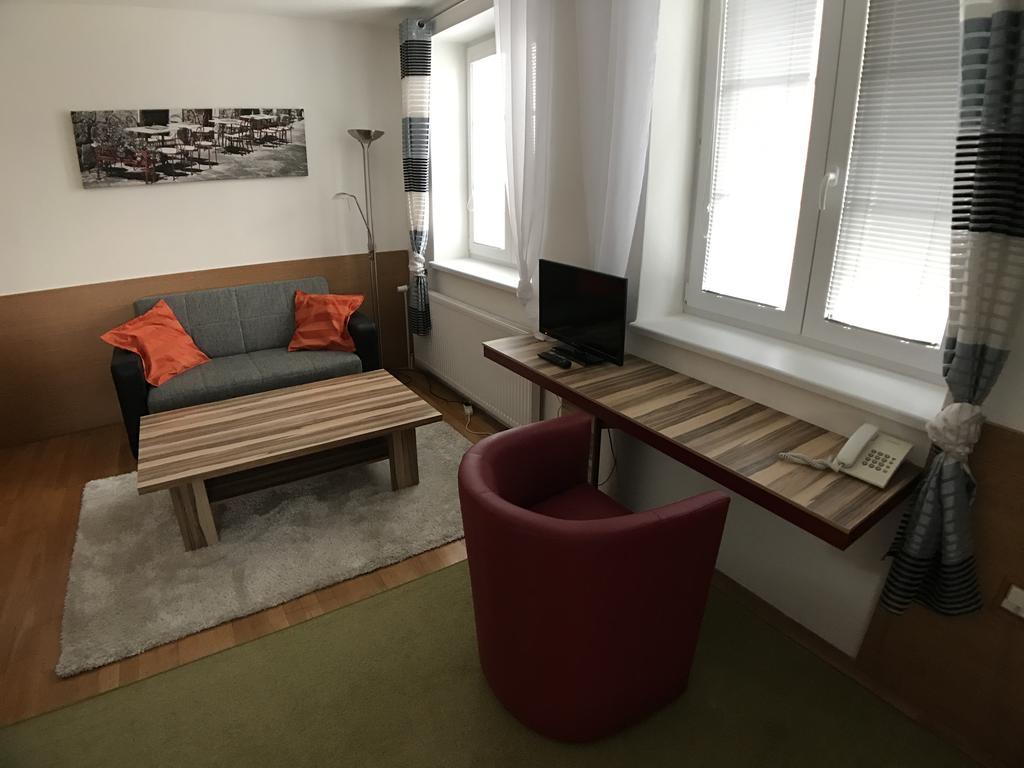 Hotel Rose Breclav Ngoại thất bức ảnh
