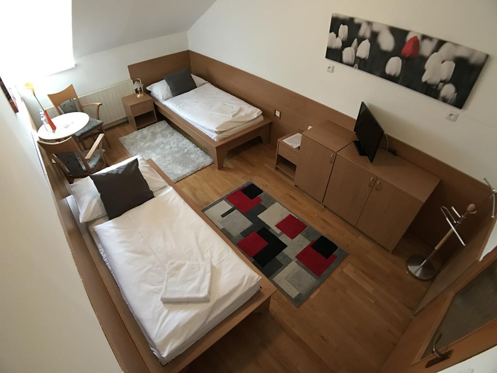 Hotel Rose Breclav Ngoại thất bức ảnh