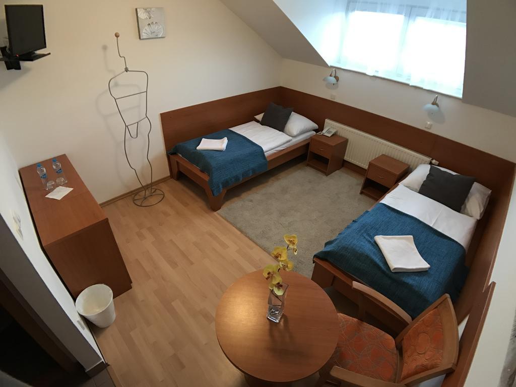 Hotel Rose Breclav Ngoại thất bức ảnh