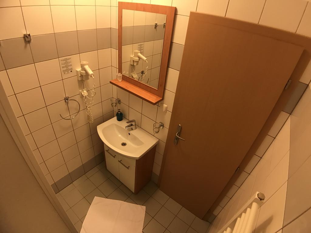 Hotel Rose Breclav Ngoại thất bức ảnh